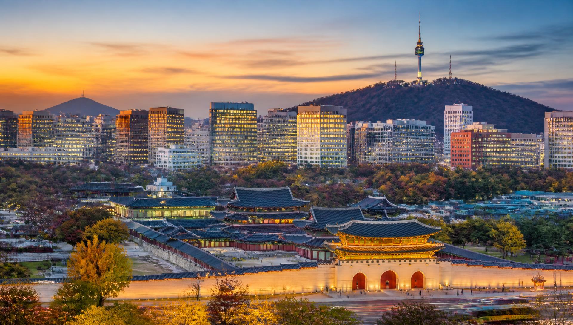 Gyeongbokgung Palace and the Seoul skyline at dusk, South Korea